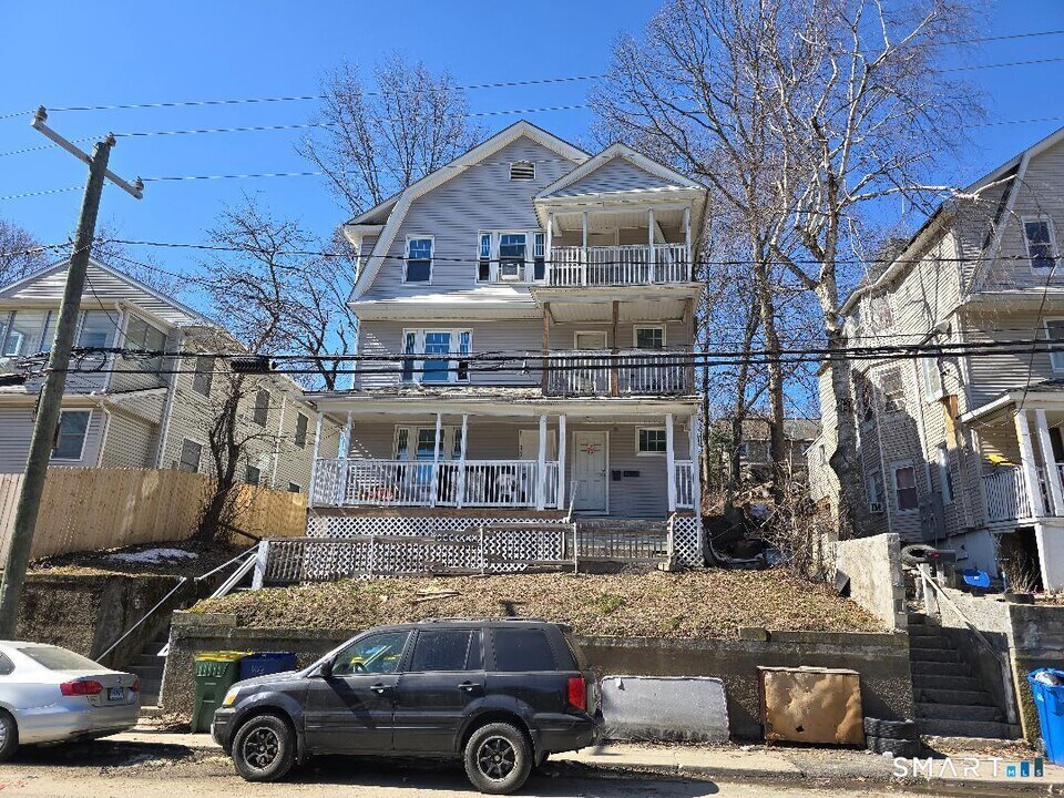 323 Cooke St in Waterbury, CT - Building Photo
