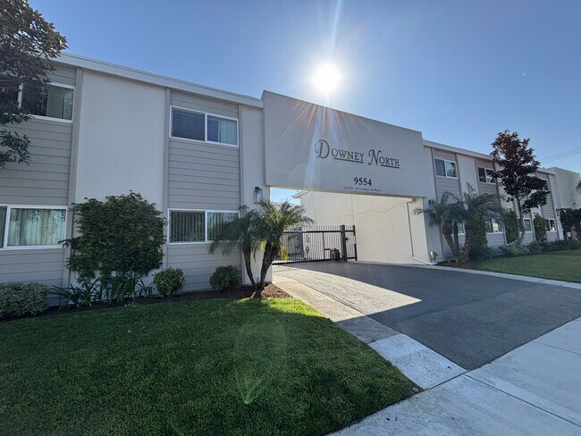 Downey North Apartments in Downey, CA - Foto de edificio - Building Photo