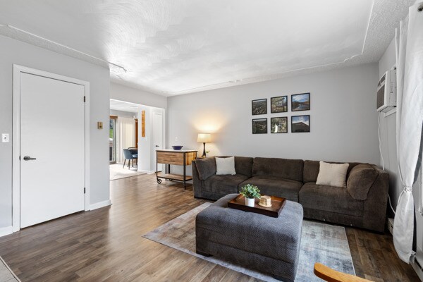 0 Spanish Manor in Wheeling, WV - Foto de edificio