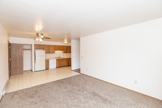 Oakridge Apartments in Marshfield, WI - Building Photo - Building Photo