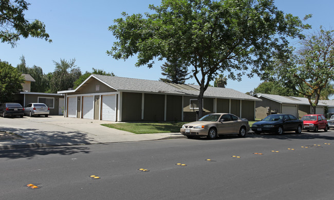 3425-3429 Sherwood Ave in Modesto, CA - Foto de edificio - Building Photo