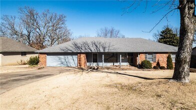 1034 E Bonnie Ln in Fayetteville, AR - Building Photo - Building Photo