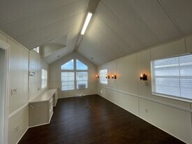 36010 Sand Rd in Grand Island, FL - Building Photo