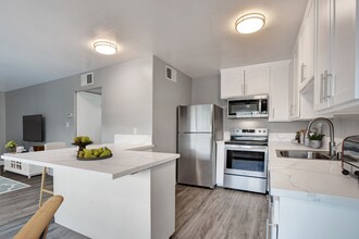 Moxy Apartments in Sacramento, CA - Building Photo - Building Photo