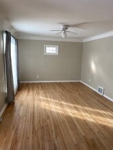 4205 Harwood Rd in South Euclid, OH - Foto de edificio - Building Photo