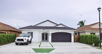 16056 SW 66th Terrace in Miami, FL - Building Photo