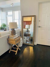 744 N May St in Chicago, IL - Building Photo - Building Photo
