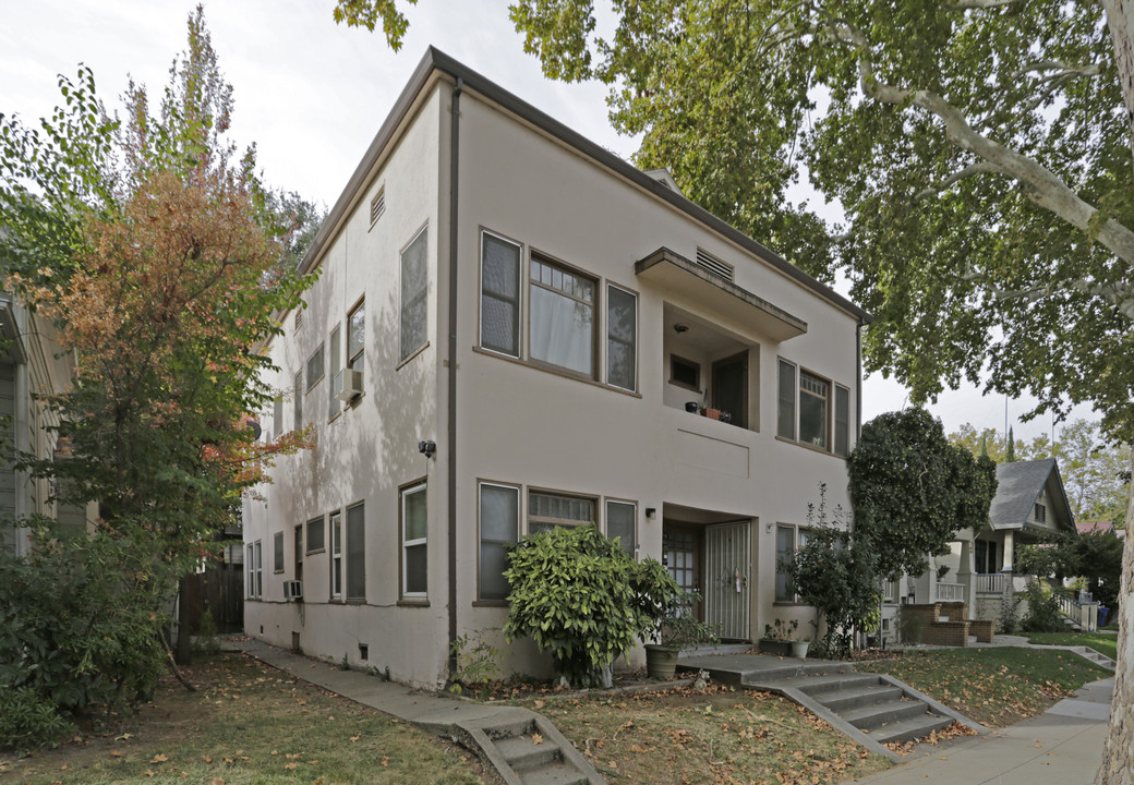 1720 U St in Sacramento, CA - Building Photo