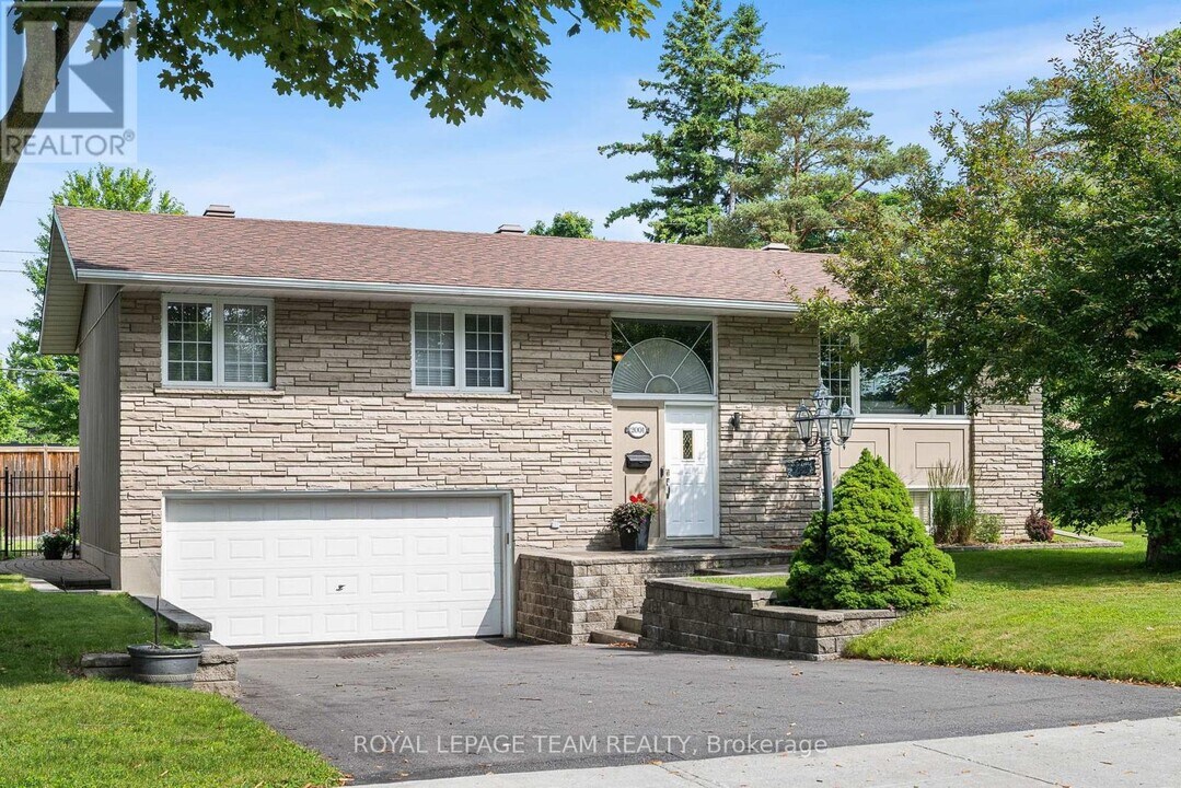 2001 Bel-Air Dr in Ottawa, ON - Building Photo