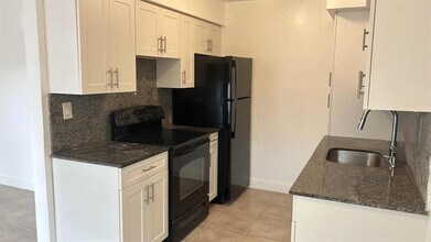 1140 SW 30th St in Fort Lauderdale, FL - Building Photo - Building Photo