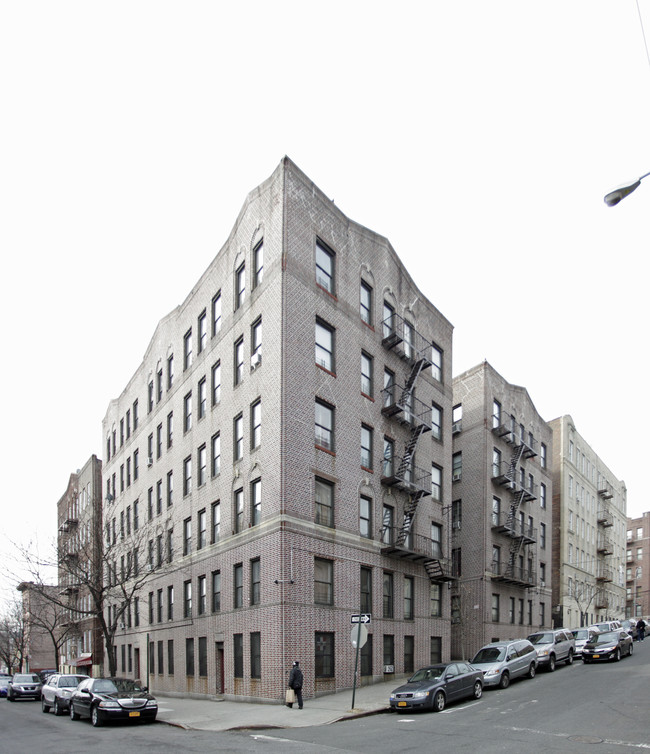 246 E 199th St in Bronx, NY - Building Photo - Building Photo