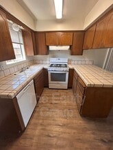 1533 E Cross Ave in Tulare, CA - Building Photo - Building Photo