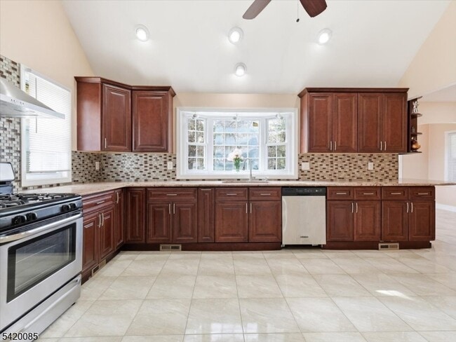 95 Sycamore Ave in Livingston, NJ - Building Photo - Building Photo