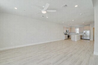 389 N Centro Cir in Shenandoah, TX - Building Photo - Building Photo