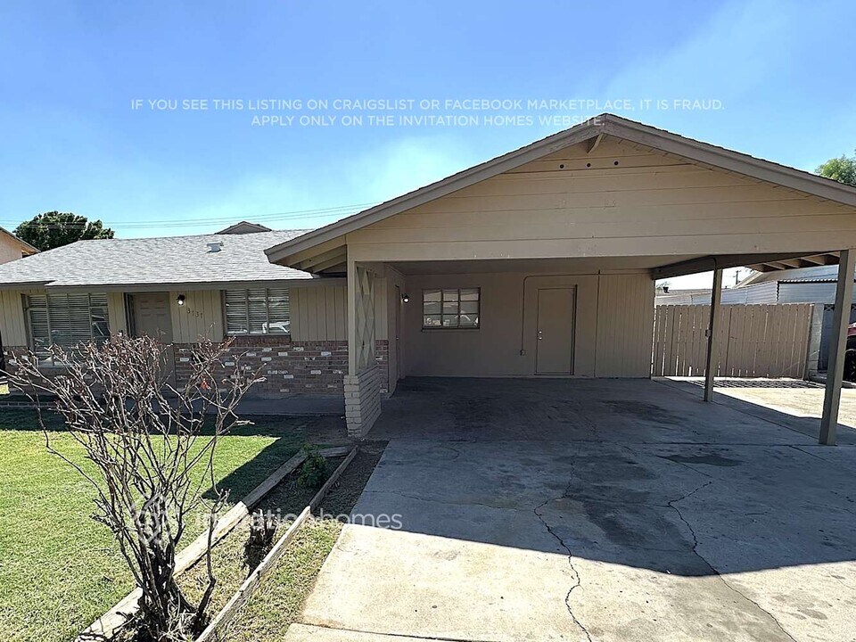 3737 W Lawrence Rd in Phoenix, AZ - Foto de edificio