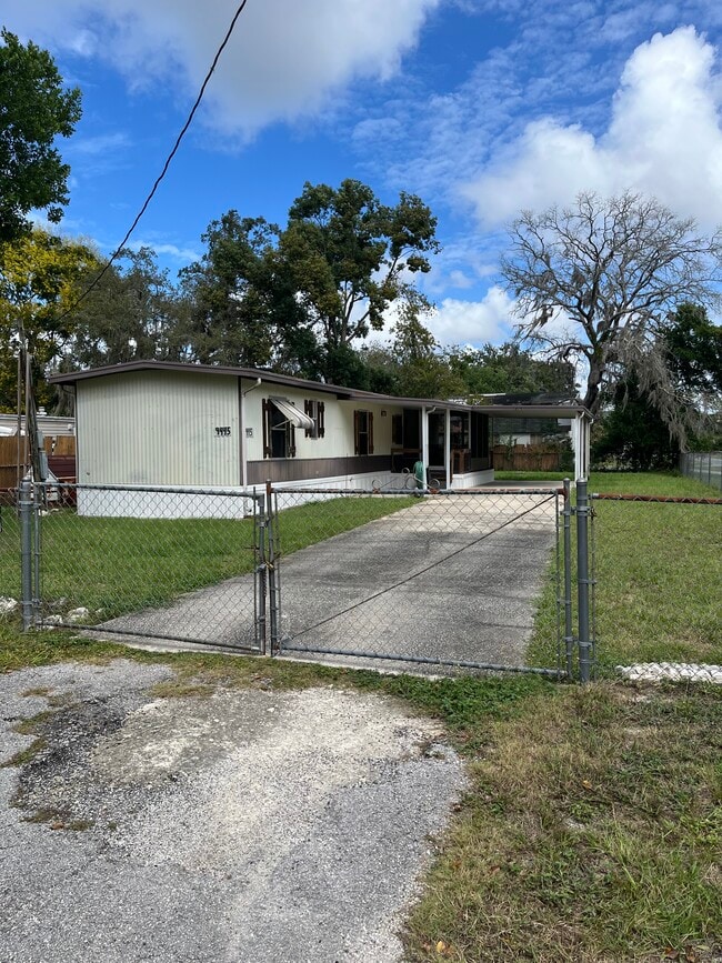 9445 Pontiac St in New Port Richey, FL - Foto de edificio - Building Photo