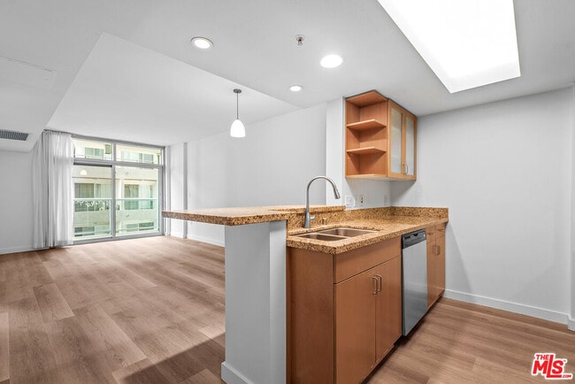 property at 13700 Marina Pointe Dr