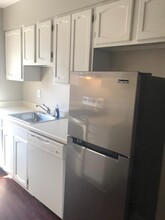1719 E 14 Mile Rd, Unit D in Birmingham, MI - Building Photo - Building Photo