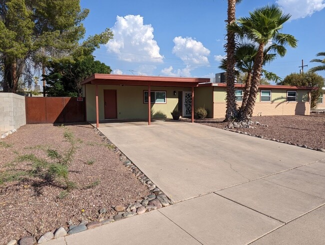 property at 524 N Sarnoff Dr
