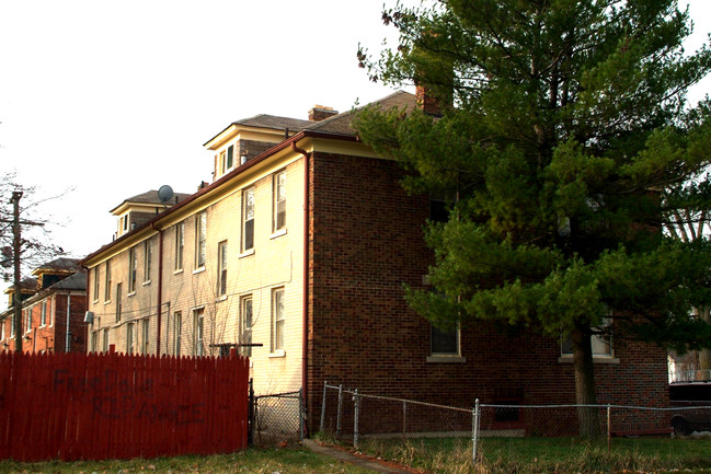 8438 Prairie St in Detroit, MI - Foto de edificio - Building Photo