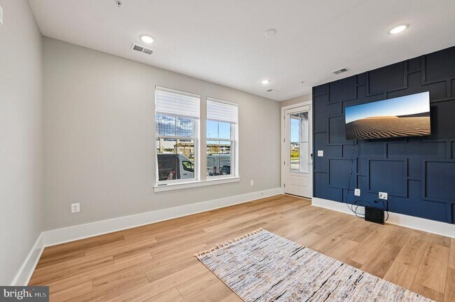 2506 W Peninsula Dr in Baltimore, MD - Building Photo - Building Photo