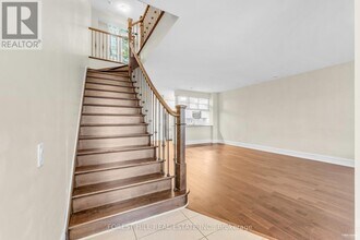 15 Viking Ln in Toronto, ON - Building Photo - Building Photo