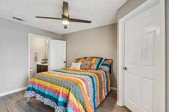 Laguna Place Apartments in Kissimmee, FL - Foto de edificio - Building Photo