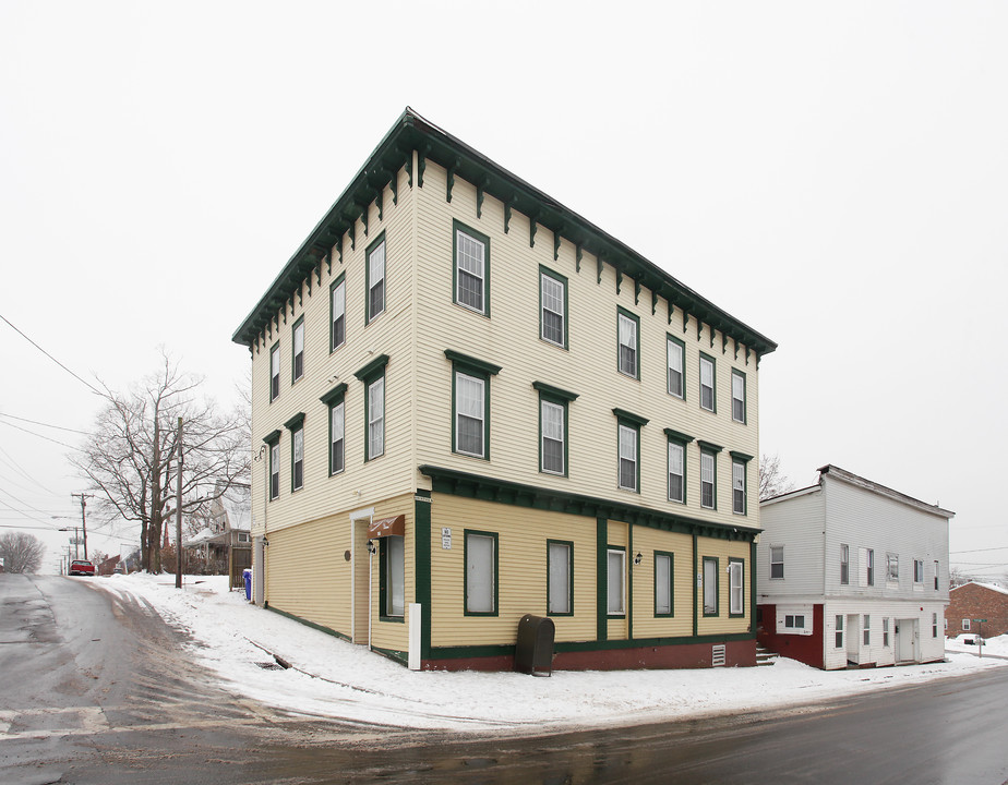 52-56 Asnuntuck St in Enfield, CT - Building Photo