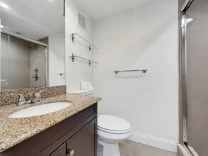 1913 S Ocean Dr, Unit 106 in Hallandale Beach, FL - Building Photo - Building Photo