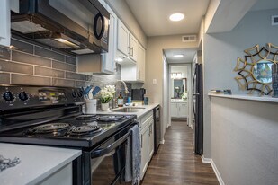 Lavera at Lake Highlands in Dallas, TX - Building Photo