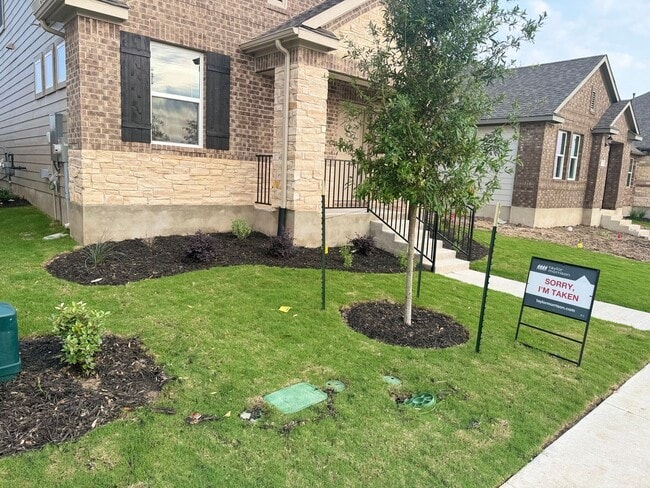 212 Flowers Ave in Hutto, TX - Building Photo - Building Photo