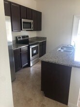 1604 Pham Dr in Port Orange, FL - Foto de edificio - Building Photo