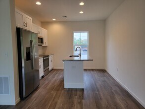 2058 Main St, Unit #3 in Lititz, PA - Foto de edificio - Building Photo