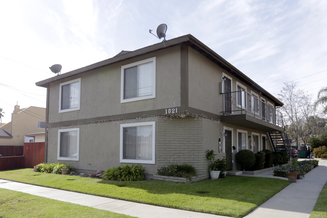 1021 Alabama St in Huntington Beach, CA - Foto de edificio