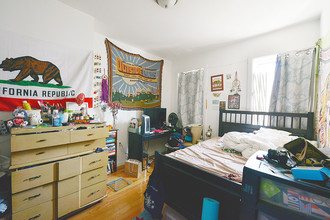 254 Menahan St in Brooklyn, NY - Building Photo - Interior Photo