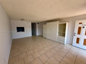 271 NW 177th St in Miami Gardens, FL - Building Photo - Building Photo