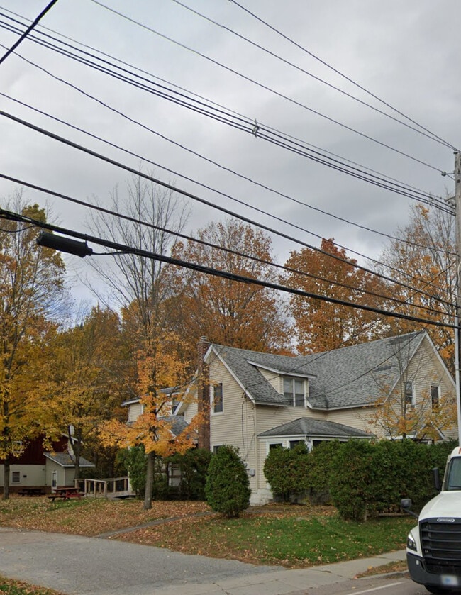 61 Park St, Unit C in Essex Junction, VT - Building Photo - Building Photo