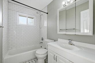 4916 Crescent Ave in Kansas City, MO - Building Photo - Building Photo