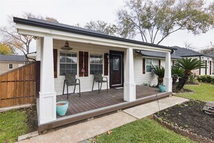 1910 East Ave in Katy, TX - Building Photo