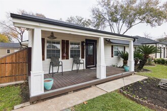 1910 East Ave in Katy, TX - Building Photo - Building Photo