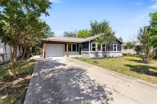 5711 Doulton Dr in Houston, TX - Building Photo