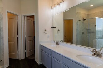 221 White Wing Ln in Sealy, TX - Building Photo - Building Photo