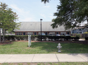 Spirea Court Apartments in Wilmington, NC - Building Photo - Building Photo