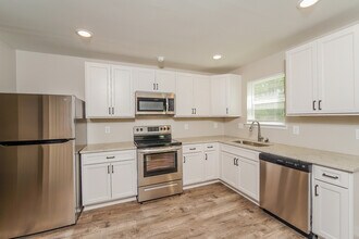 140 Willowridge Ln in Odenville, AL - Foto de edificio - Building Photo