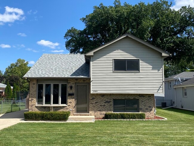 property at 2021 Kirschoff Ave