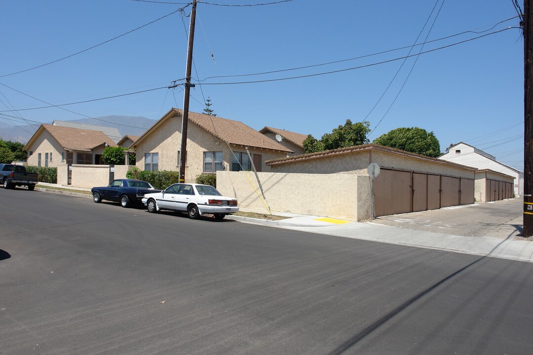 121 N Oak St in Santa Paula, CA - Building Photo