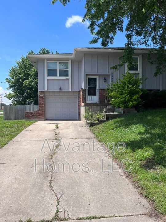 14901 W 150th Terrace in Olathe, KS - Building Photo