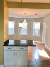19 Shawmut St, Unit 19 in Malden, MA - Foto de edificio - Building Photo