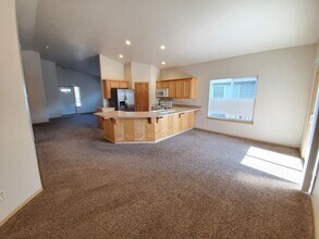 3842 SE Ryunkin St in Albany, OR - Building Photo - Building Photo