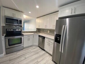 5980 NW 64th Ave in Fort Lauderdale, FL - Building Photo - Building Photo